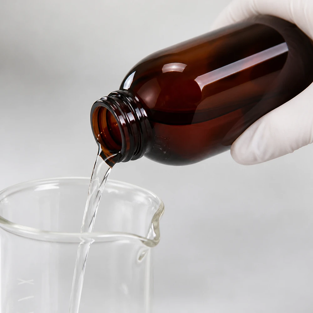 PET Flasche 250ml mit weißem Standard Originalitätsverschluss Enghalsflasche PET 250ml mit weißem OV beim sicheren Umfüllen chemischer Flüssigkeiten