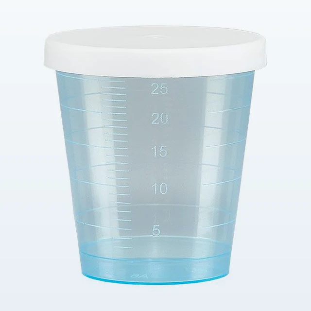 Medikamentenbecher blau 30ml – auf hellgrau-blauer Bildfläche