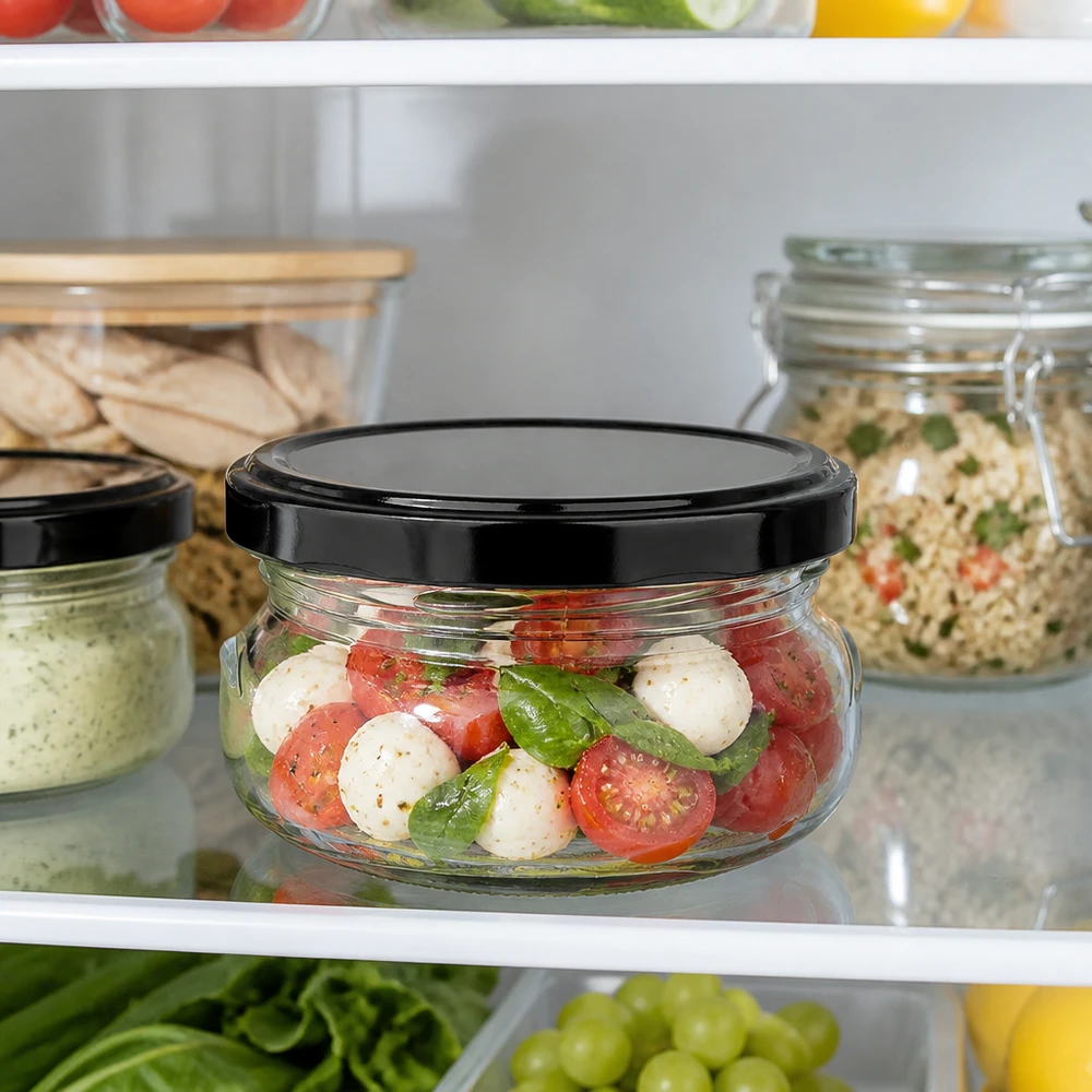 Meal-Prep Glas 120ml UNiTWIST mit Tomaten Mozzarella Basilikum befüllt schwarzer Deckel Kühlschrank