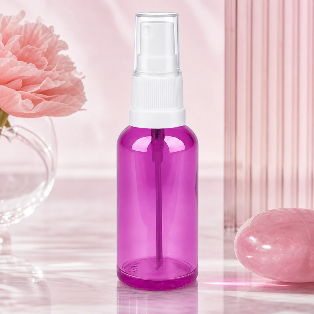 Praktische 50ml Spraydose transparent lila mit feinem Sprühnebel für Beauty Produkte
