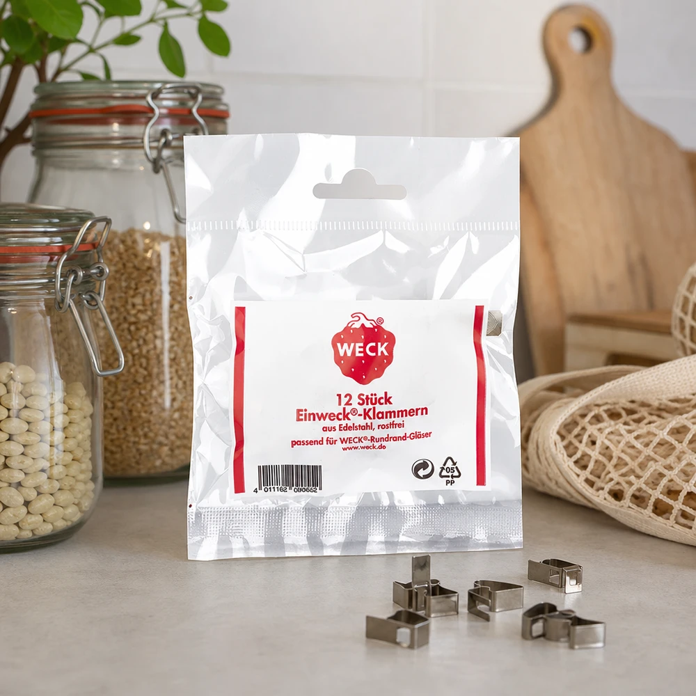 Klammern Original WECK (Pack(s) mit 12 Stück) WECK Klammern Lifestyle Aufnahme Küchenambiente mit Vorratsgläsern Schneidebrett natürliche Deko 12 Stück Edelstahl