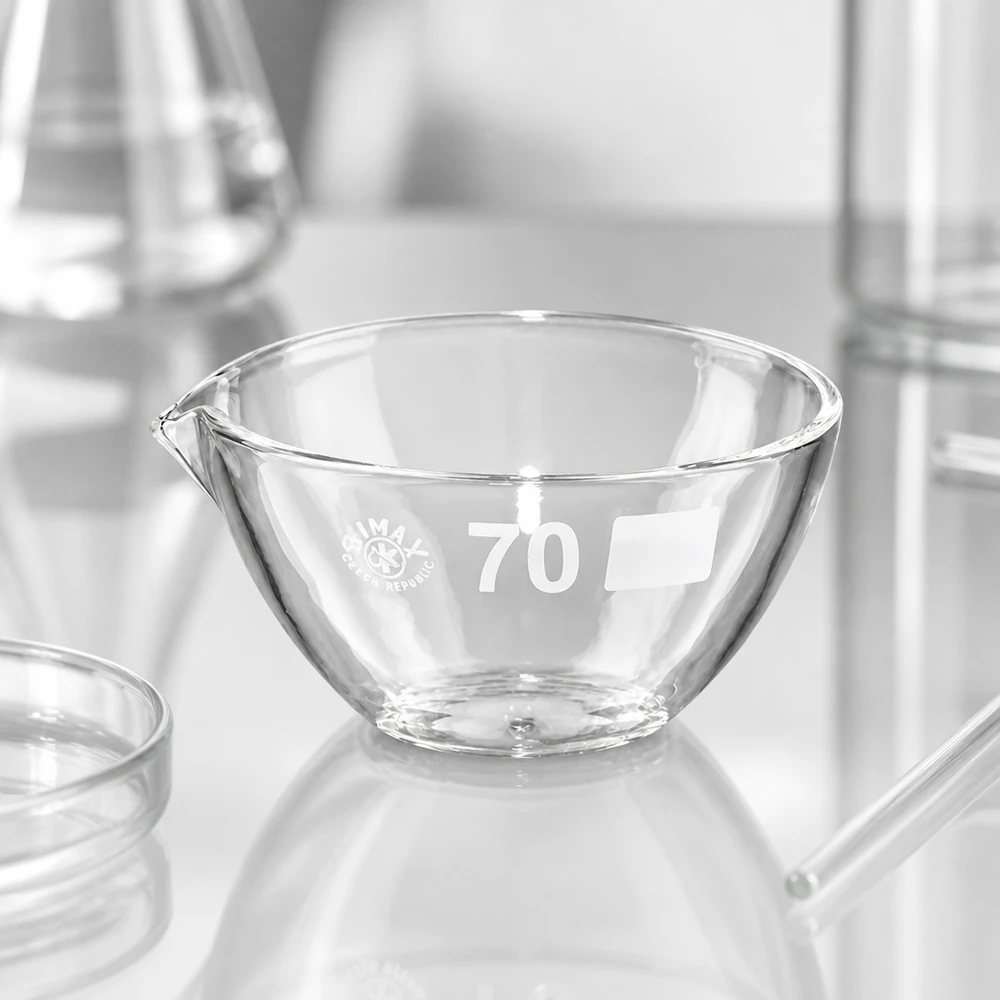60ml Abdampfschale mit Ausguss Borosilikat ø70mm Ergonomische 60ml Abdampfschale mit seitlichem Ausguss für tropffreies Umfüllen und sichere Handhabung
