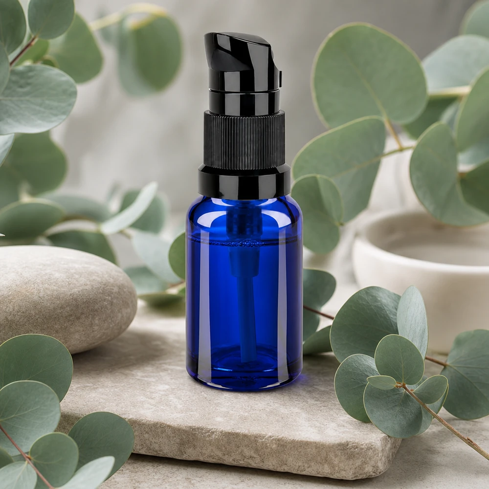 Handliche 10ml Pumpflasche in Apotheker-Blau für Hautpflege und Aromatherapie BlueLine UT18/10
