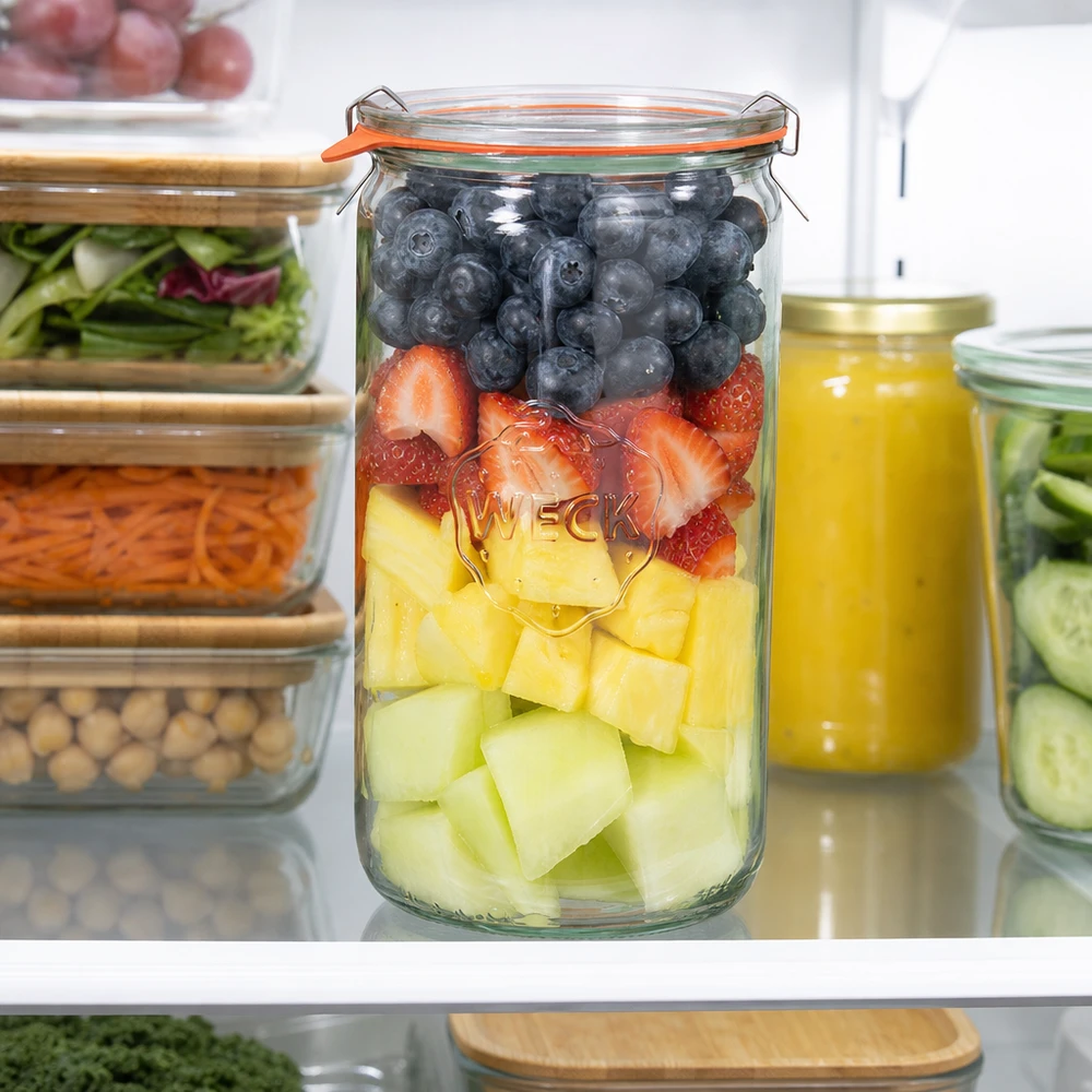 1590ml Zylinderglas komplett WECK RR100 WECK Zylinderglas 1590ml RR100 im Kühlschrank mit Obstsalat Heidelbeeren Erdbeeren Ananas Melone Meal Prep