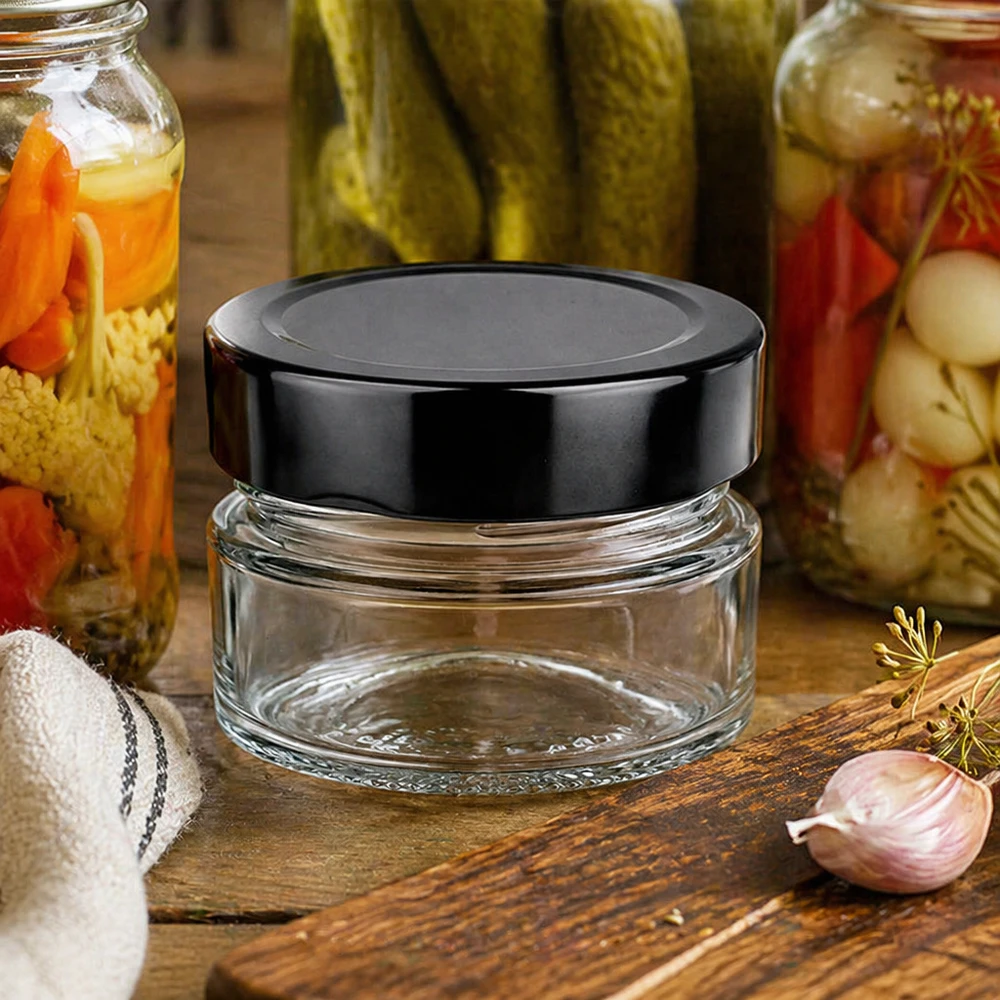 80ml Rundglas BasicSeal schwarz UNiTWIST Küchenszene Einmachgläser Holzbrett Knoblauch Dill Konservierung