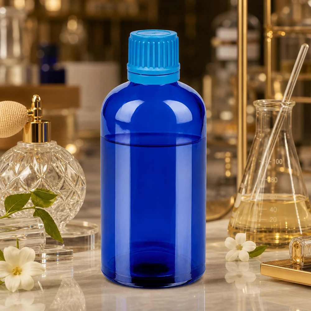 Hochglänzende 100ml Glasflasche in Kobaltblau mit ergonomischem Schraubverschluss