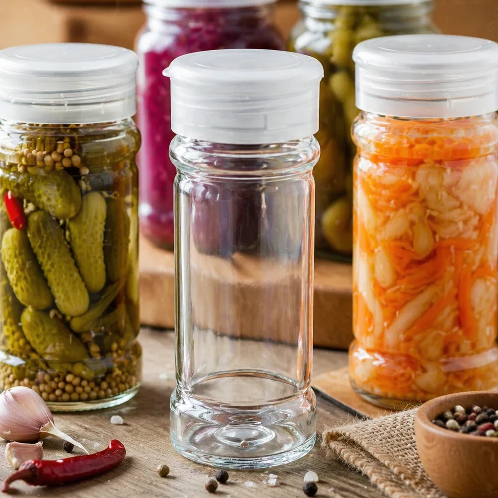 Schlankes Gewürzglas 100ml mit praktischem Streuer aus weißem Kunststoff für den Haushalt