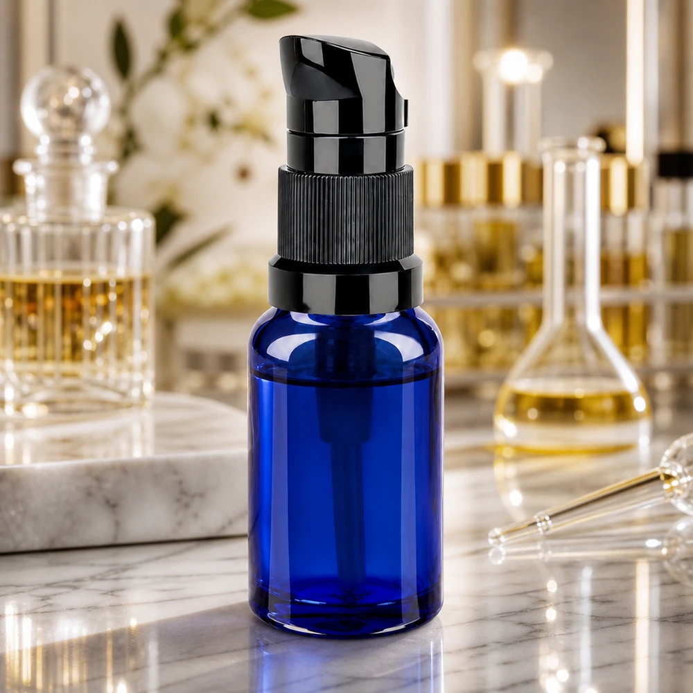 Elegante 10ml Pumpflasche in Kobaltblau mit schwarzem Pumpkopf für Beauty-Routine BlueLine UT18/10