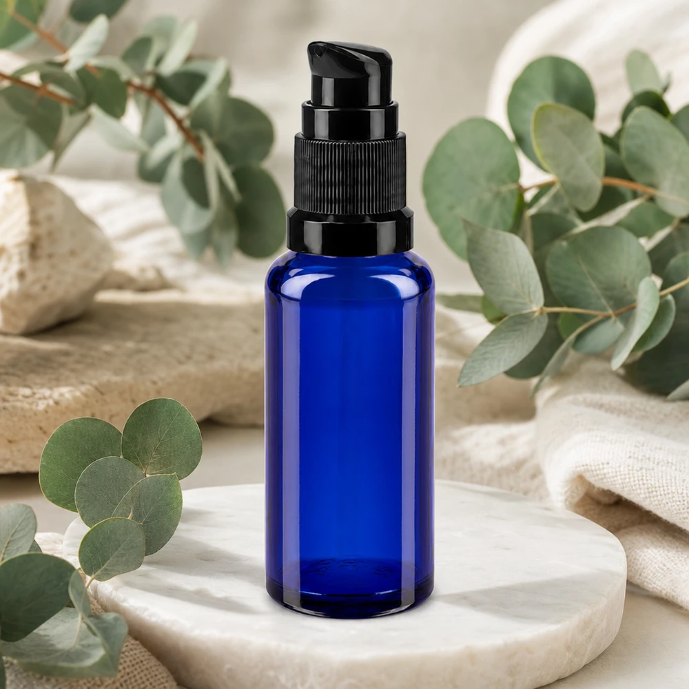 Hochwertige 30ml Dosierflasche Apothekenglas blau mit Pumpkopf schwarz Naturkulisse