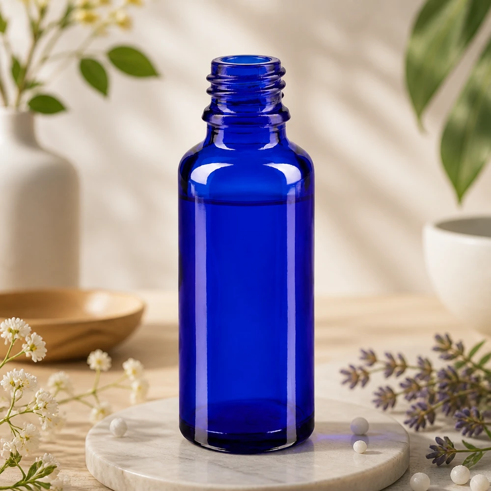 Kleine blaue Glasflasche ApoGlas 30ml mit UV-Schutz für Laboratorien und Apotheken