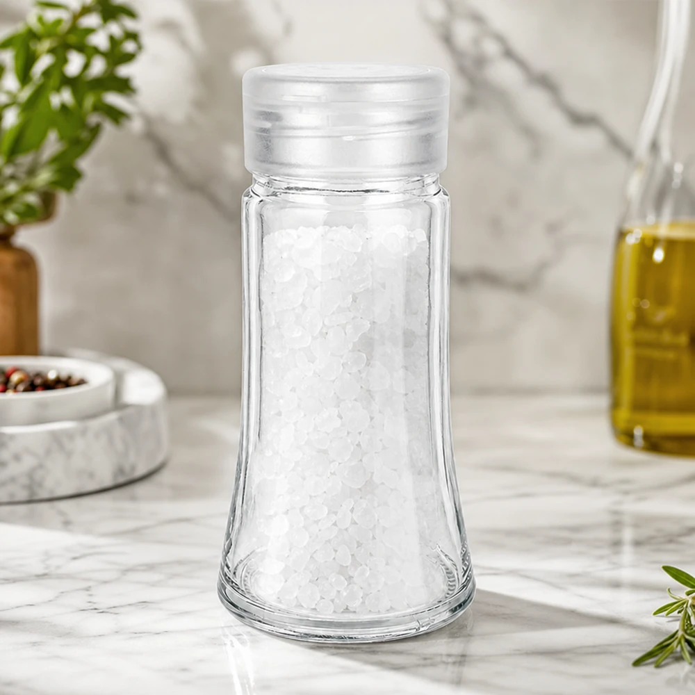 Salz-/Gewürzglas 95ml mit Streuer weiss Nachfüllbares Salzglas mit Streuerdeckel in moderner Küchenumgebung mit Marmor