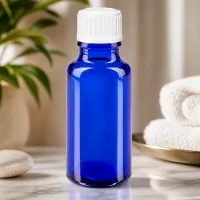 Hochwertige blaue 20ml Tropfflasche aus UV-Schutzglas mit weißem Deckel