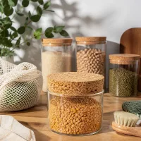 Nachhaltige Vorratsdosen mit Korkdeckeln und WECK Korken RR40 in moderner Küche zero waste Aufbewahrung Naturkork