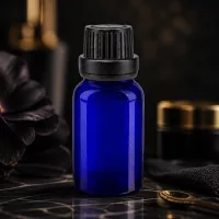 Blaue Glasflasche 10ml mit schwarzem Sicherheitsverschluss zur Lagerung lichtempfindlicher Substanzen