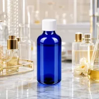 Robuste 50ml Braunglasflasche Alternative in Blau mit ergonomischem weissen Drehverschluss