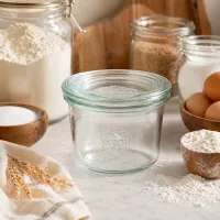 WECK Sturzglas 80ml RR60 in Küche mit Backzutaten Mehl Eiern und Getreide für Aufbewahrung und Einkochen