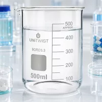UNiTWIST Labor-Becherglas 500ml niedriger Form mit Wasserinhalt und pharmazeutischem Umfeld