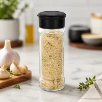 Befüllbares Glasstreuer 100ml mit schwarzem Deckel und Kräutersalz in Küche