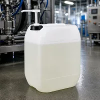 Stapelbarer 10 Liter Kunststoffbehälter mit Dosierpumpe für Reinigungsmittel und Chemikalien
