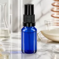 10ml Sprayflasche STD BlueLine UT18/10 mit UV-schützendem blauen Glas und langlebigem Sprühmechanismus