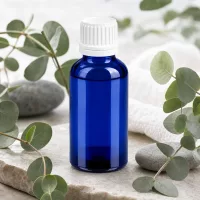 Präzise 30ml Dosierflasche aus blauem Glas mit weißem Verschluss für exakte Portionierung