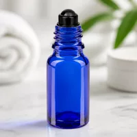 Kompakte blaue Glasflasche 10ml mit Roll-On Applikator für Aromatherapie und Kosmetik
