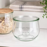 580ml WECK Tulpenglas RR100 Einmachglas transparent mit Logo auf weißer Küchenarbeitsplatte neben Vorratsglas