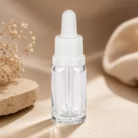 Miniaturflasche 10ml Klarglas ClearLine mit weißem Tropfer auf hellem Untergrund