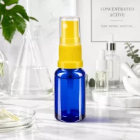 Blaue Zerstäuberflasche 10ml STD Serie mit gelbem Sprühaufsatz und kindersicherer Schutzkappe