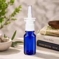 Sterile 10ml Nasensprayflasche aus blauem Apothekenglas mit transparenter Applikatordüse