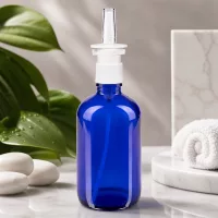 Hochwertige 100ml Apothekerglasnasensprayflasche in Kobaltblau mit weißem Dosierkopf