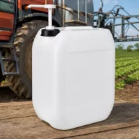 Kompakter 10 Liter Kanister mit Pumpdosierer für präzise Ausbringung von Agrarmitteln im Feldbetrieb