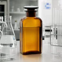 Lagerflasche 250ml braun viereckig Glasstopfen platzsparend für Öle und Lösungsmittel