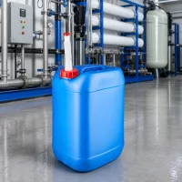 Kompakter Industriebehälter 25 Liter blau mit Ausgießer für Wasseraufbereitung geeignet