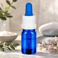 Stilvolle 5ml Glasflasche mit Pipette in Blau-Weiß für hochwertige ätherische Öle und Tinkturen