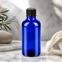 Stilvolle kobaltblaue 50ml Flasche mit mattem schwarzem Verschluss für Premium Produkte