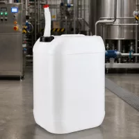 Robuster Großraumkanister 25L mit rotem Sicherheitsverschluss und flexiblem Ausgiesser