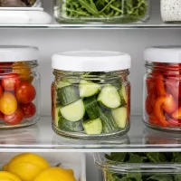 Praktische Vorratsgläser 33ml für Kühlschrank mit Obst und Gemüse UNiTWIST weißer Deckel