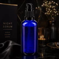 50ml Pumpflasche aus UV-schützendem blauem Apothekerglas mit schwarzem Standardpumpkopf