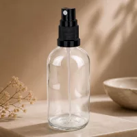Stilvolle 100ml Miniatur-Sprayflasche aus transparentem Glas mit schwarzem Sprühkopf
