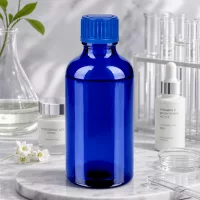 Vielseitige 50ml Glasflasche in Apothekerqualität mit blauem UV-Schutz für Naturkosmetik