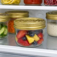 245ml Sturzglas Familia Wiss mit goldenem Deckel gefüllt mit Früchten im Kühlschrank stehend