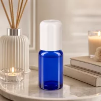 Kleine 10ml Roll-On Flasche aus dickem blauen Glas mit hygienischem Rollball-Verschluss