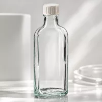 Flachmann Glasflasche 100ml klar mit abgerundeten Kanten und weißem Kunststoffdeckel