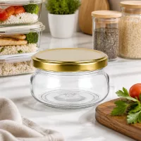 Transparentes Terrinenglas 120ml UNiTWIST mit goldglänzendem Deckel in modernem Küchenumfeld