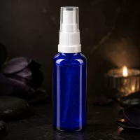 Dunkelblaues 10ml Glasfläschchen mit weißem Sprühkopf für Kosmetik Aromatherapie und Parfum