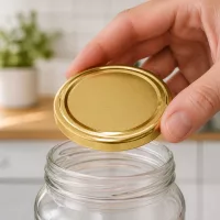 Leeres Einmachglas mit goldenem TO82 Schraubverschluss UNiTWIST BioSeal unitemp Küchenmotiv