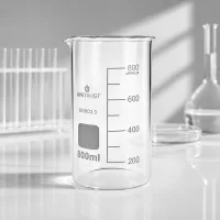 Klares hitzebeständiges Becherglas 800ml hohe Form Borosilikat UNITWIST im professionellen Labor
