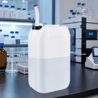 Robuster Vorratsbehälter 15 Liter mit ergonomischem Auslaufrohr und Schraubkappe