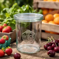 WECK Sturzglas RR60 160ml leer auf Holztisch mit frischen Kirschen, Erdbeeren und Orangen für Einmachen